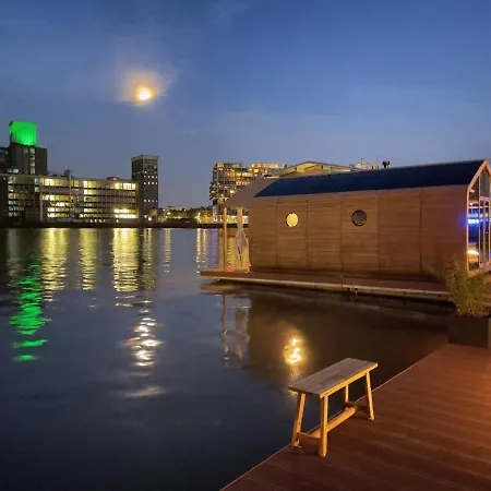 Wikkelboat Nr5 At Floating Rijnhaven Ferienhaus *