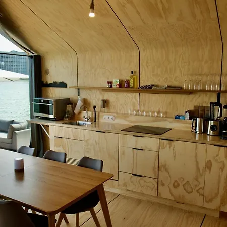 Ferienhaus Wikkelboat Nr5 At Floating Rijnhaven